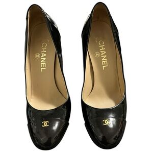 CHANEL Black Patent Leather Pumps Size 37.5